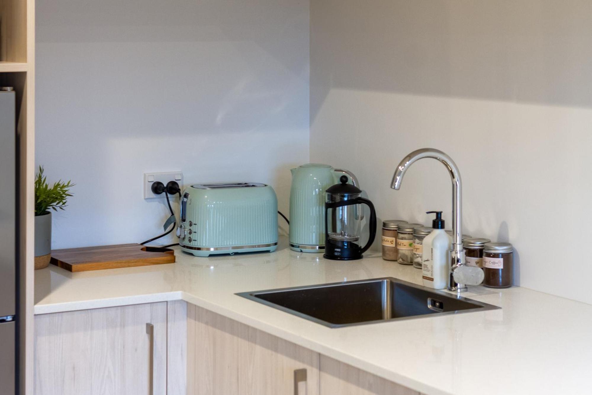 Trendy Ground Floor - Central, Cafes Apartamento